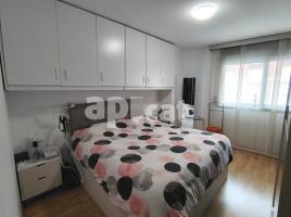 Flat, 90.00 m², near bus and train, almost new