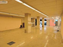 в аренду в Коммерческая недвижимость, 200.00 m²