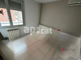 Apartament, 144.00 m², close to bus and metro, almost new