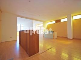 租 , 135 m², Zona