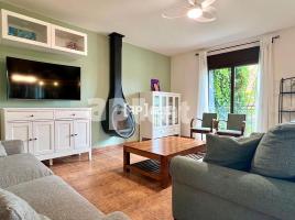 Casa (unifamiliar adosada), 281 m², seminuevo, Zona