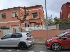 Houses (terraced house), 170 m², almost new