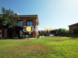 Houses (detached house), 357 m², almost new