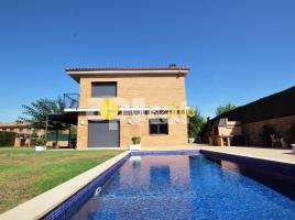 Houses (detached house), 357 m², almost new