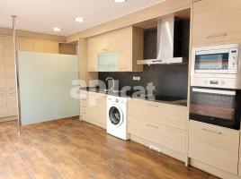 Casa (unifamiliar adosada), 326.00 m², cerca de bus y tren, seminuevo, Calle Valls d'Andorra