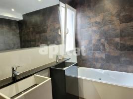 Casa (unifamiliar adosada), 326.00 m², cerca de bus y tren, seminuevo, Calle Valls d'Andorra