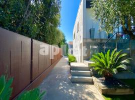 Casa (chalet / torre), 350.00 m², seminuevo