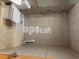 Pis, 101.00 m², in der Nähe von Bus und Bahn, fast neu