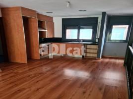 в аренду в дуплекс, 75.00 m², pядом автобусный и железнодорожный, Calle Jacint Verdaguer