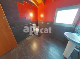 Flat, 114.00 m², near bus and train, almost new
