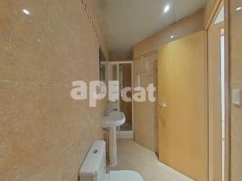 Flat, 99.00 m², near bus and train, almost new