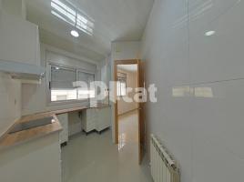 Flat, 99.00 m², near bus and train, almost new
