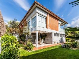  (unifamiliar aïllada), 275.00 m², près de bus et de train