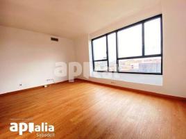 Pis, 122.00 m², près de bus et de train, presque neuf
