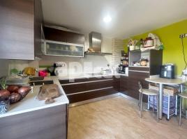 Pis, 120.65 m², près de bus et de train, presque neuf