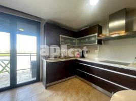 Pis, 120.65 m², près de bus et de train, presque neuf