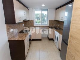 Flat, 104.00 m², near bus and train, almost new