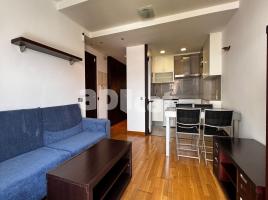 Flat, 52.00 m², near bus and train, almost new