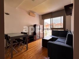 Flat, 52.00 m², near bus and train, almost new