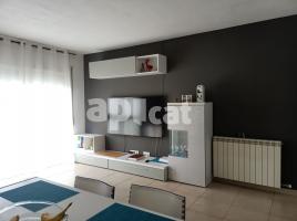 Flat, 67.00 m², near bus and train, almost new