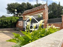 Casa (unifamiliar aislada), 388.00 m², cerca de bus y tren, seminuevo
