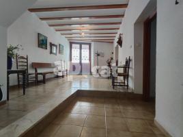 Casa (unifamiliar aislada), 449.00 m², cerca de bus y tren