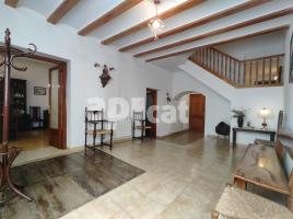 Casa (unifamiliar aislada), 449.00 m², cerca de bus y tren