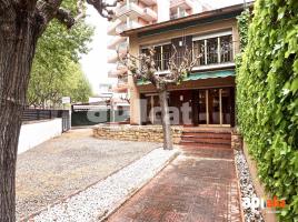 Casa (unifamiliar aislada), 246.00 m², cerca de bus y tren