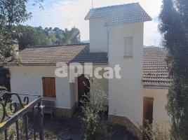  (unifamiliar aïllada), 322.00 m², près de bus et de train, cerca población