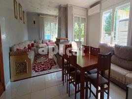 Pis, 145.00 m², près de bus et de train, iLLES BELLES
