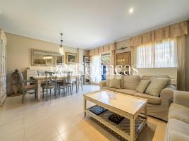 Unifamiliar adossada, 205.00 m², حافلة قرب والقطار, جديد تقريبا