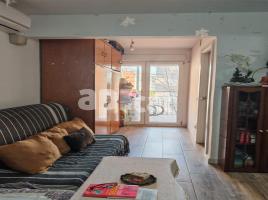 Pis, 74.00 m², près de bus et de train