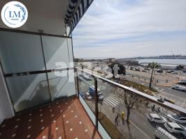 Pis, 93.00 m², près de bus et de train
