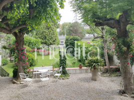  (xalet / torre), 880.00 m², in der Nähe von Bus und Bahn
