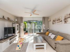  (unifamiliar adossada), 243.00 m², حافلة قرب والقطار, جديد تقريبا