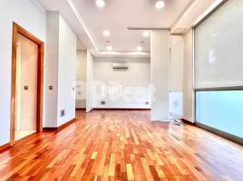 Business premises, 56 m², Zona