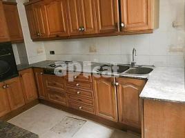 Pis, 117.00 m², حافلة قرب والقطار