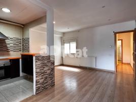 Pis, 60.00 m², حافلة قرب والقطار