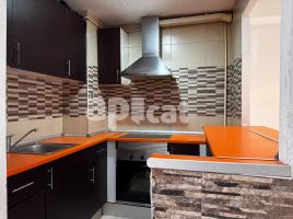 Pis, 60.00 m², حافلة قرب والقطار