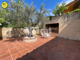  (unifamiliar aïllada), 128.00 m², حافلة قرب والقطار