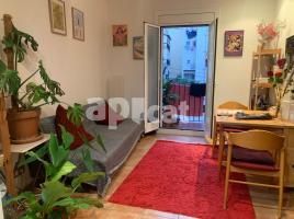 Pis, 50.00 m², près de bus et de train