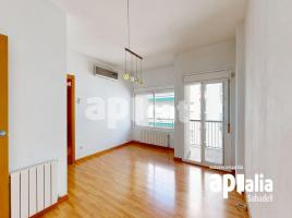 Flat, 76.00 m², near bus and train