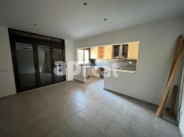 Pis, 85.00 m², près de bus et de train, presque neuf