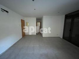 Pis, 85.00 m², près de bus et de train, presque neuf