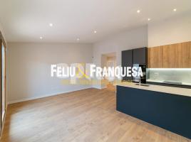 Alquiler ático, 130.00 m², cerca de bus y tren, seminuevo