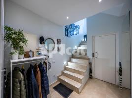  (unifamiliar adossada), 271.00 m², in der Nähe von Bus und Bahn, fast neu