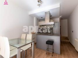 дуплекс, 108.00 m², pядом автобусный и железнодорожный, почти новый