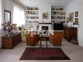 Pis, 109.00 m², près de bus et de train