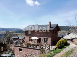Houses (country house), 230.00 m², almost new