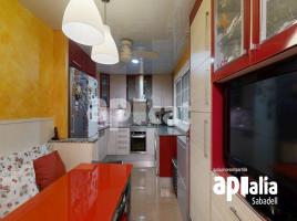 Flat, 91.00 m², near bus and train, CENTRO